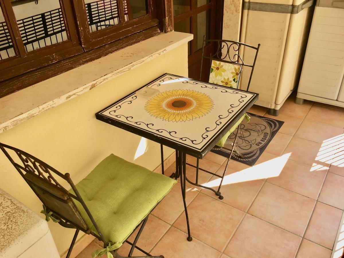 Casa Delfino - Appartamento Centro Storico A Due Passi Dalla Spiaggia & Mare, Porto & Ferrovia Civitavecchia Dış mekan fotoğraf